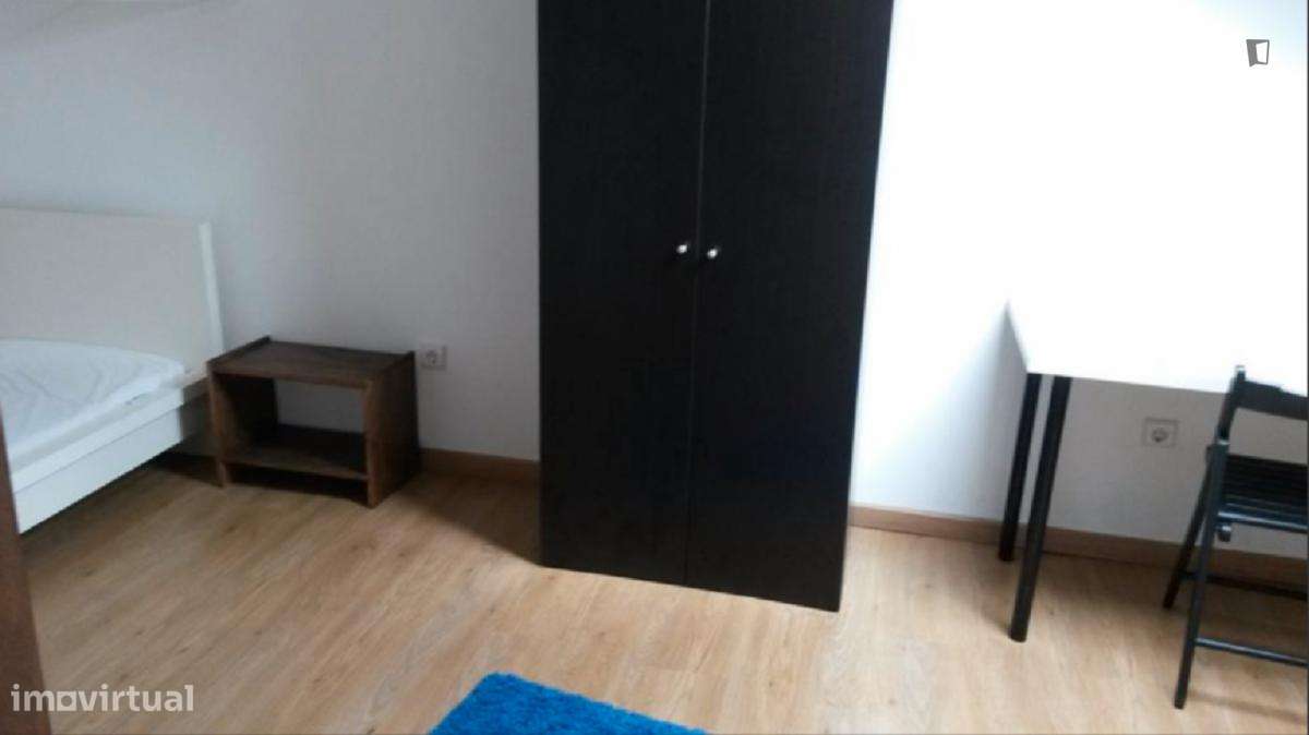 Quarto - localizado em Paranhos Porto - Grande imagem: 4/10