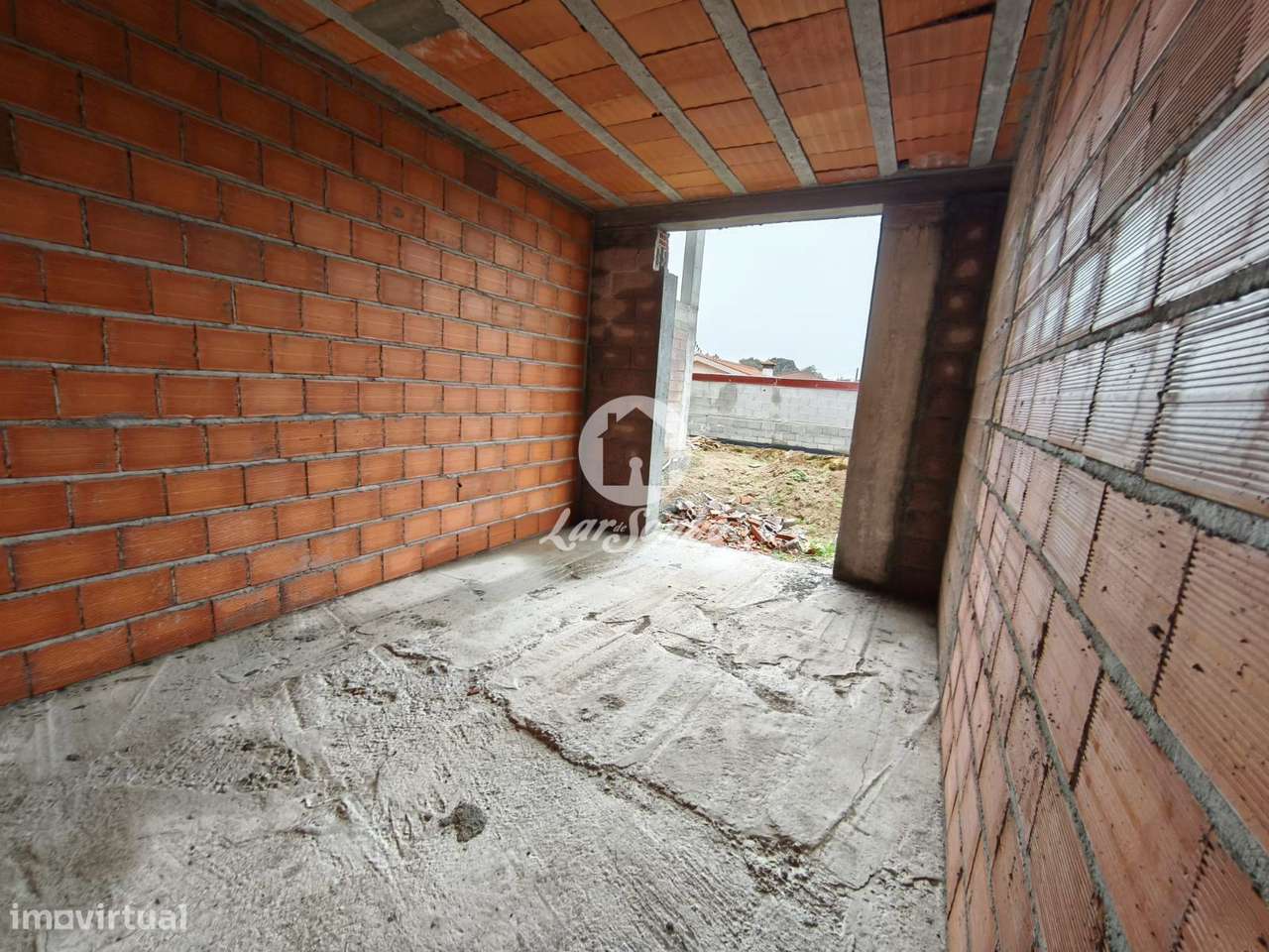 Apartamento T2 novo com jardim-23