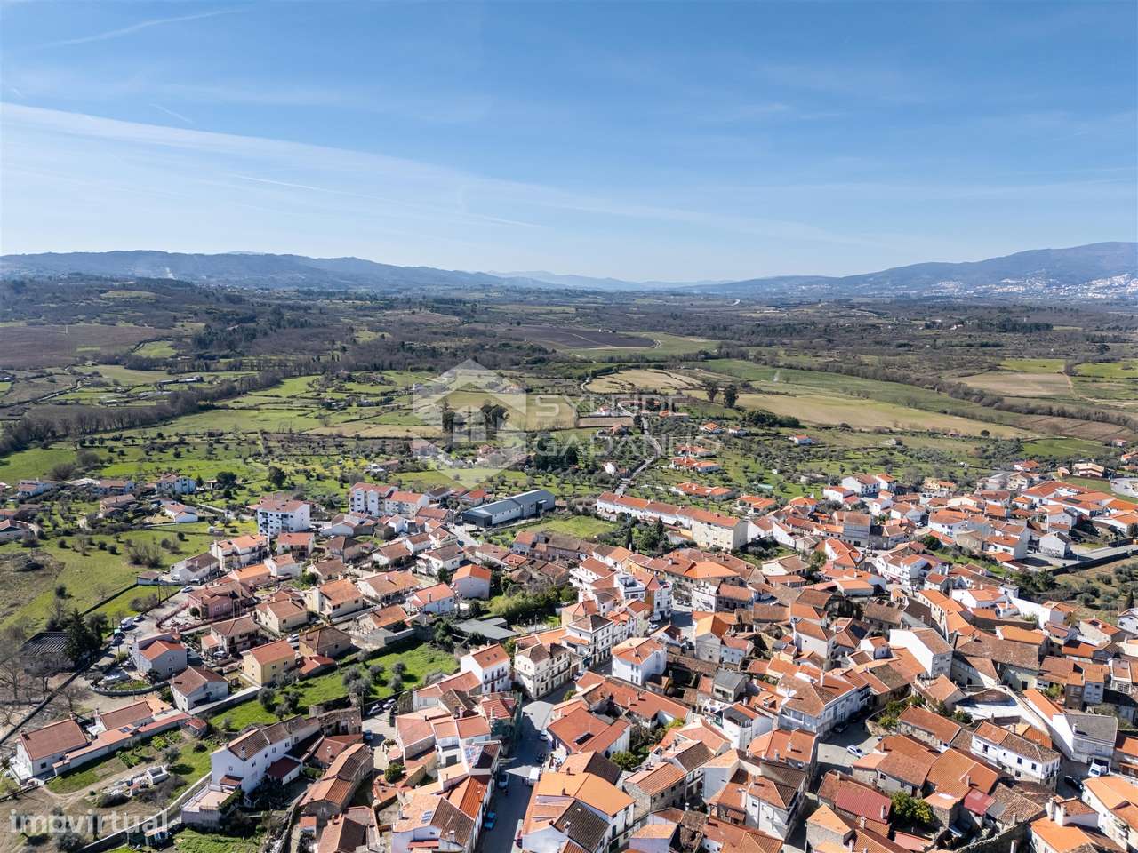 Prédio para venda centro de Caria com comércio no rés-do-chão e ampla-12