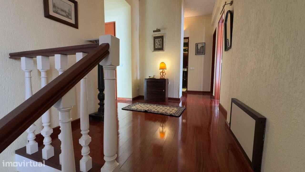 Moradia T6 - 220m2 - 3 pisos - 2 garagens - Barro - Pinheiro de Loures-20