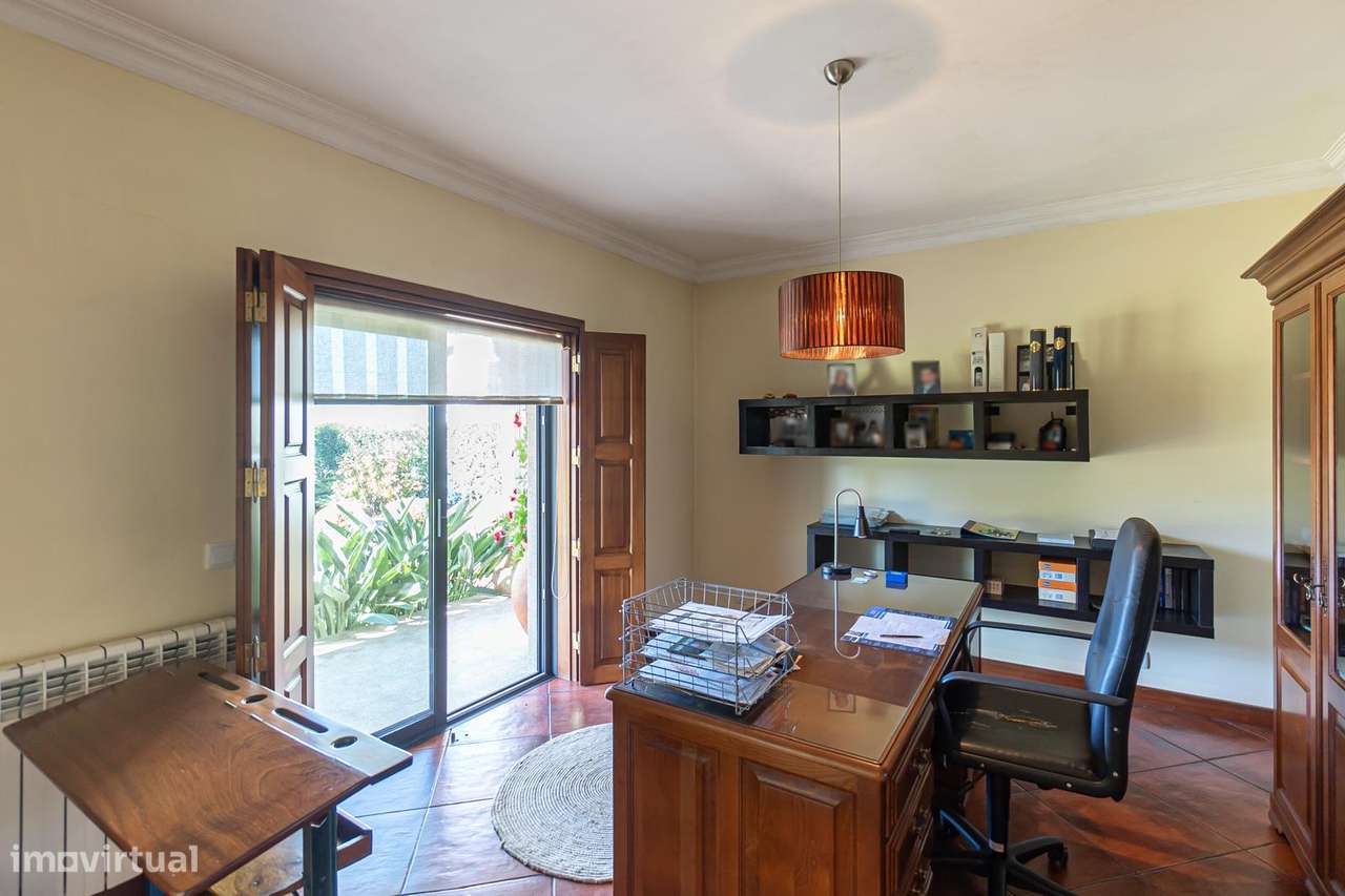 Quinta T4+1 , Moradia Térrea, 4.500 m² Terreno,  Privacidade Total-18