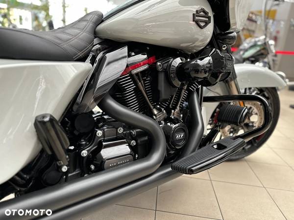 Harley-Davidson Touring Street Glide - 22