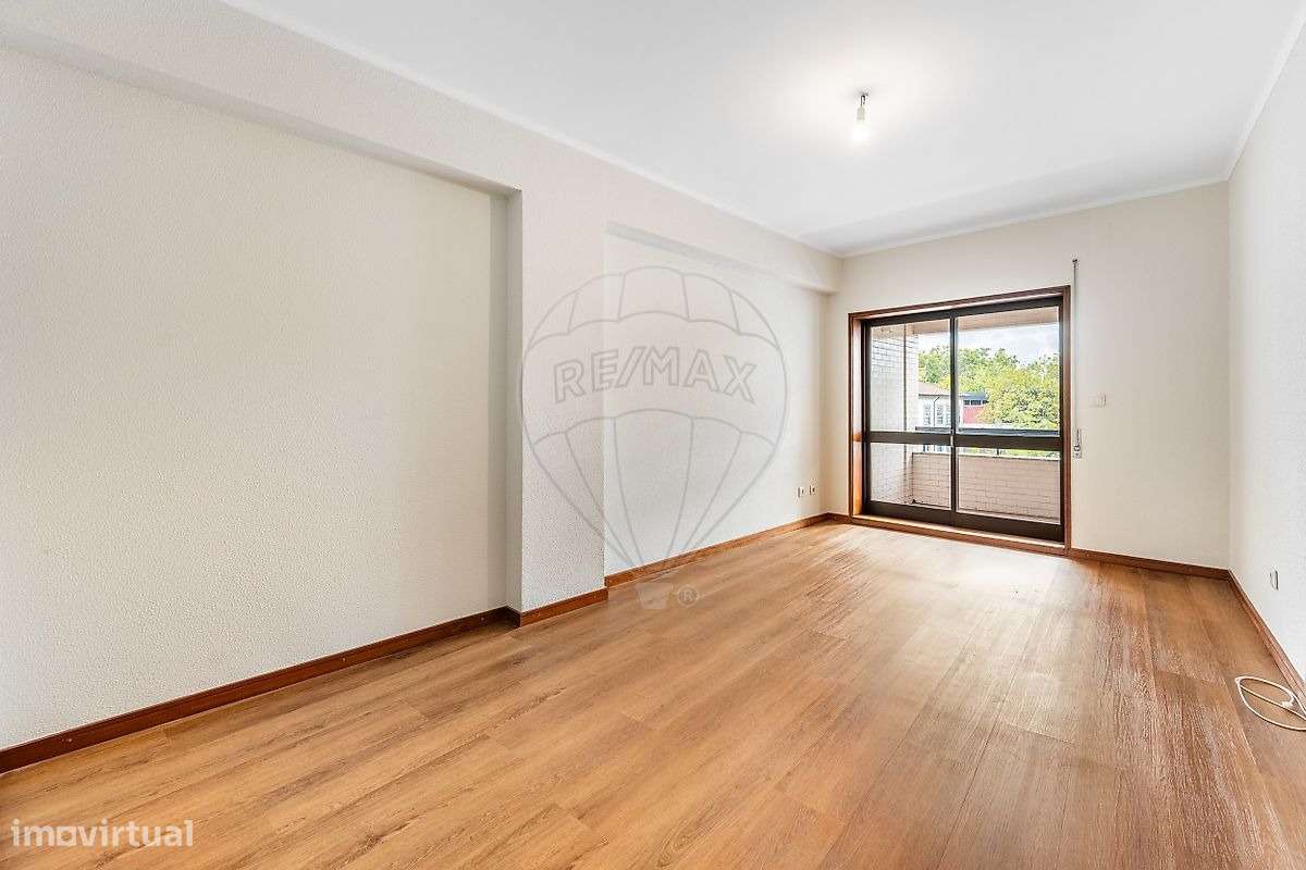 Apartamento T2+1 Renovado no Coração de Vila Nova de Famalicão-12