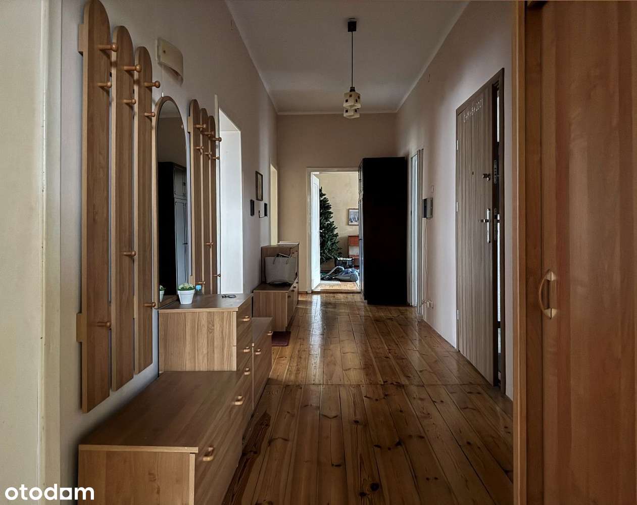 Duży dom do zamieszkania lub na działalność-15