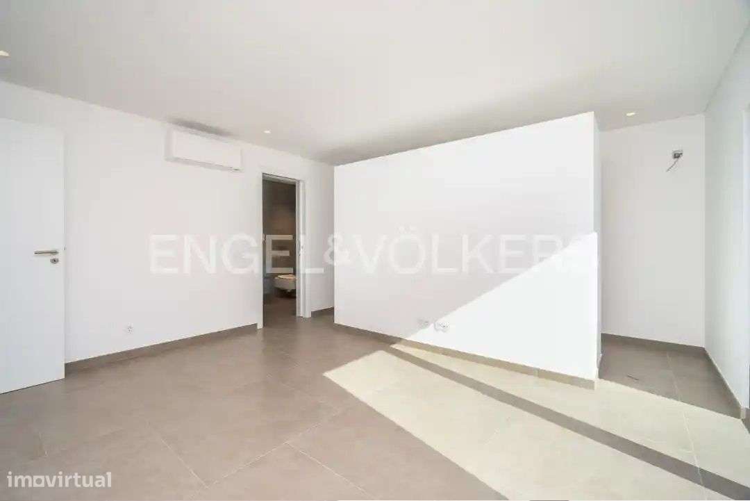 Moradia V4 Exclusiva perto do Carvoeiro-19