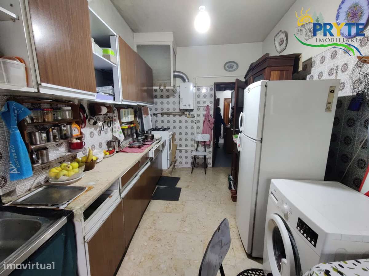 Apartamento T1+1 situado em Campolide-29