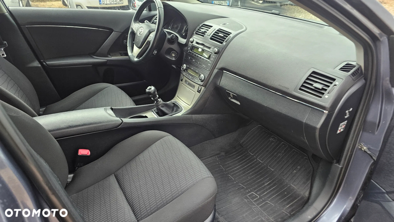 Toyota Avensis 2.0 Premium - 11