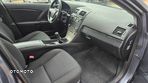 Toyota Avensis 2.0 Premium - 11