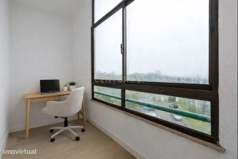 Apartamento T1 totalmente remodelado com 2 varandas,  Prédio com eleva - Grande imagem: 4/34