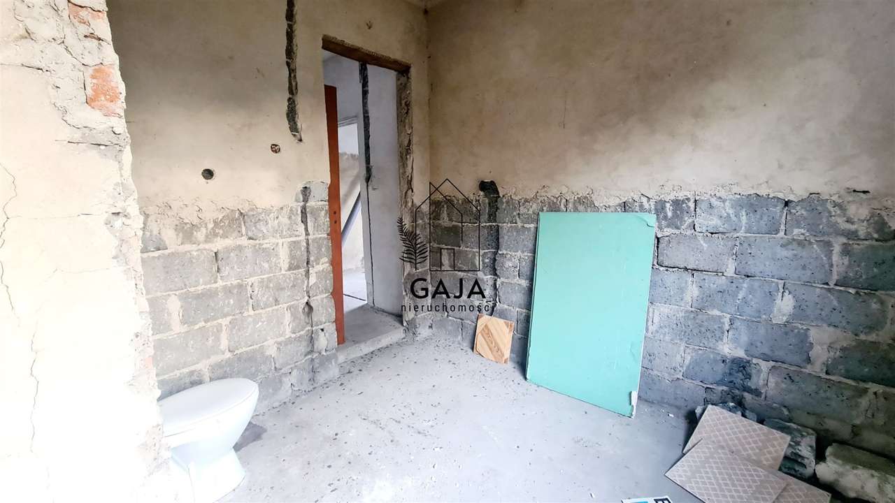 Dom do wykończenia w Żarkach Letnisko-11