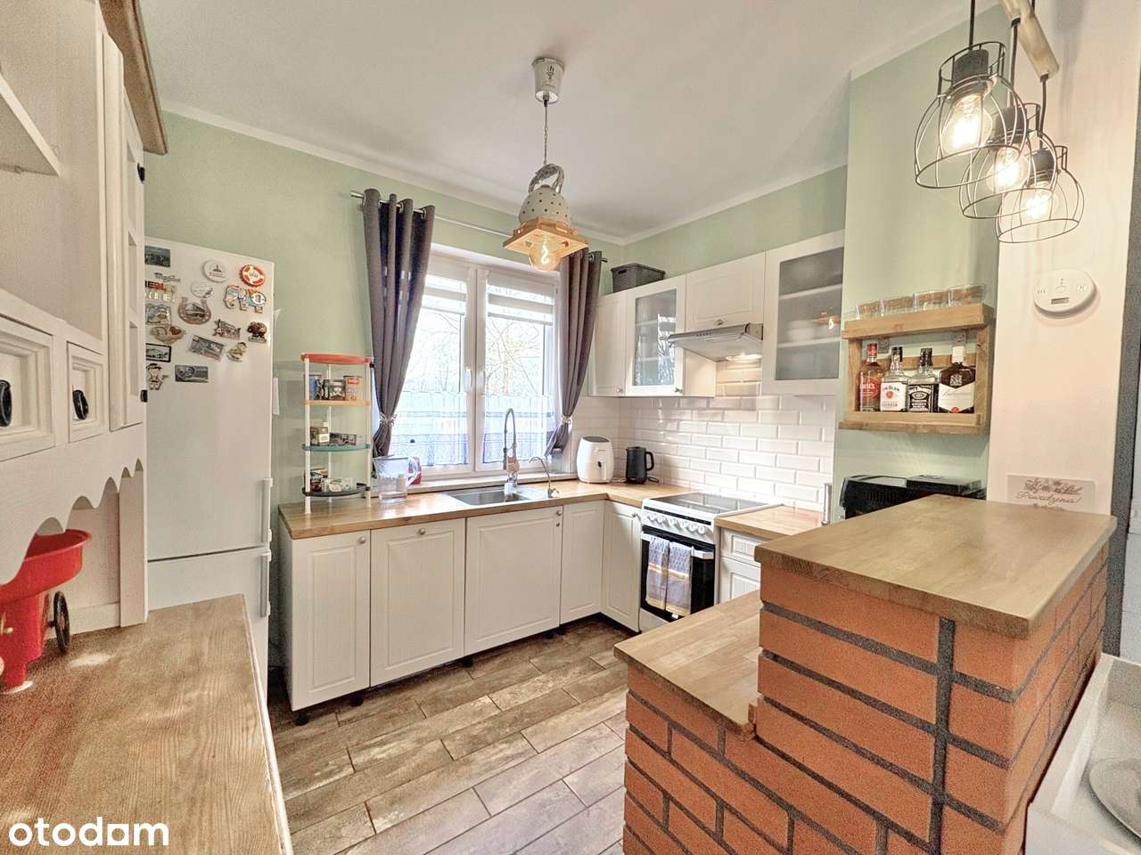 Dom 6 pokoi, wygodny, idealny rozkład pomieszczeń, duży garaż-3