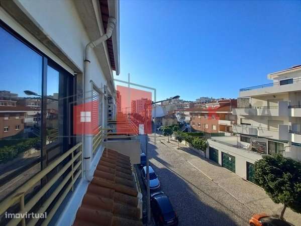 T3 Duplex, com suite, garagem 3 viaturas, terraço e varanda - Grande imagem: 5/31