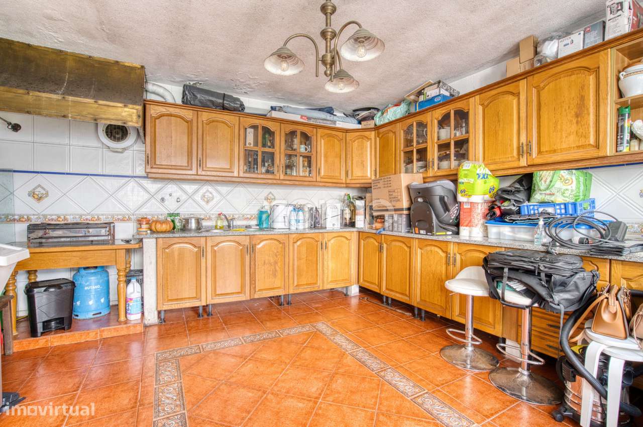 Moradia com terraço em Famões-18