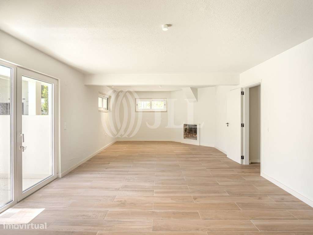 Moradia T5+2 com piscina no Estoril-23