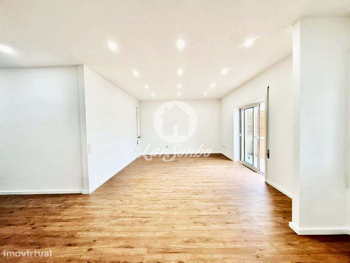 Apartamento T3, totalmente renovado, com Box, Águas Santas, Maia-5