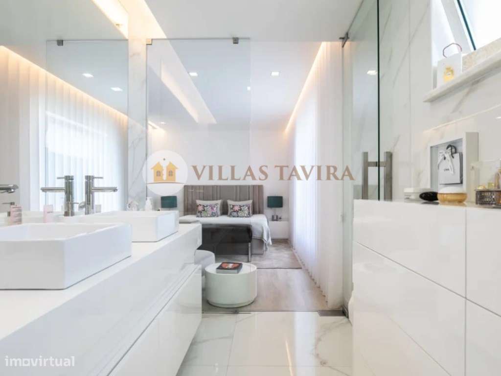 Moradia T3 de Luxo com Piscina, Vista Mar e Acabamentos Premium-42