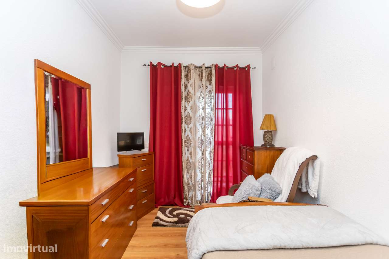 Moradia em banda T3 + 1-20