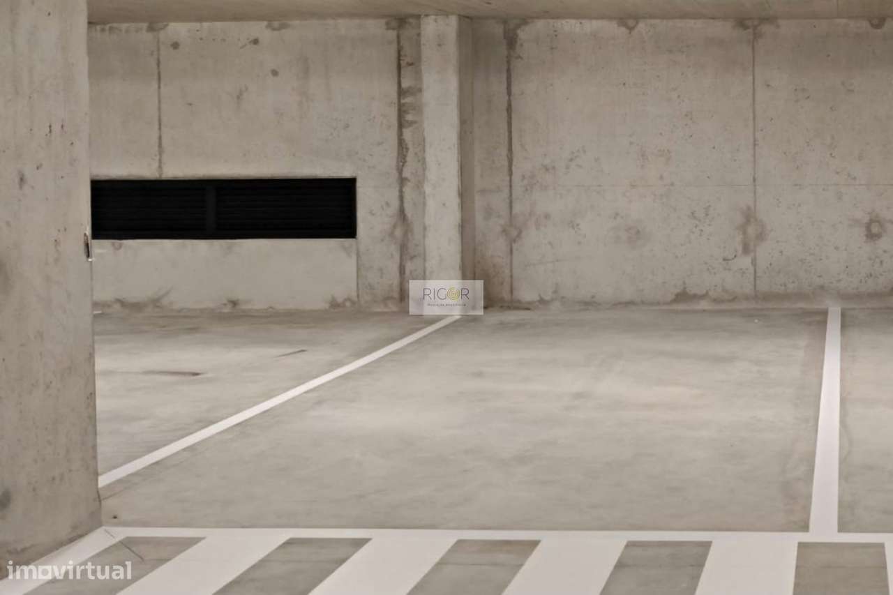 Apartamento T2+1 com varanda na sala a sul em Matosinhos-11