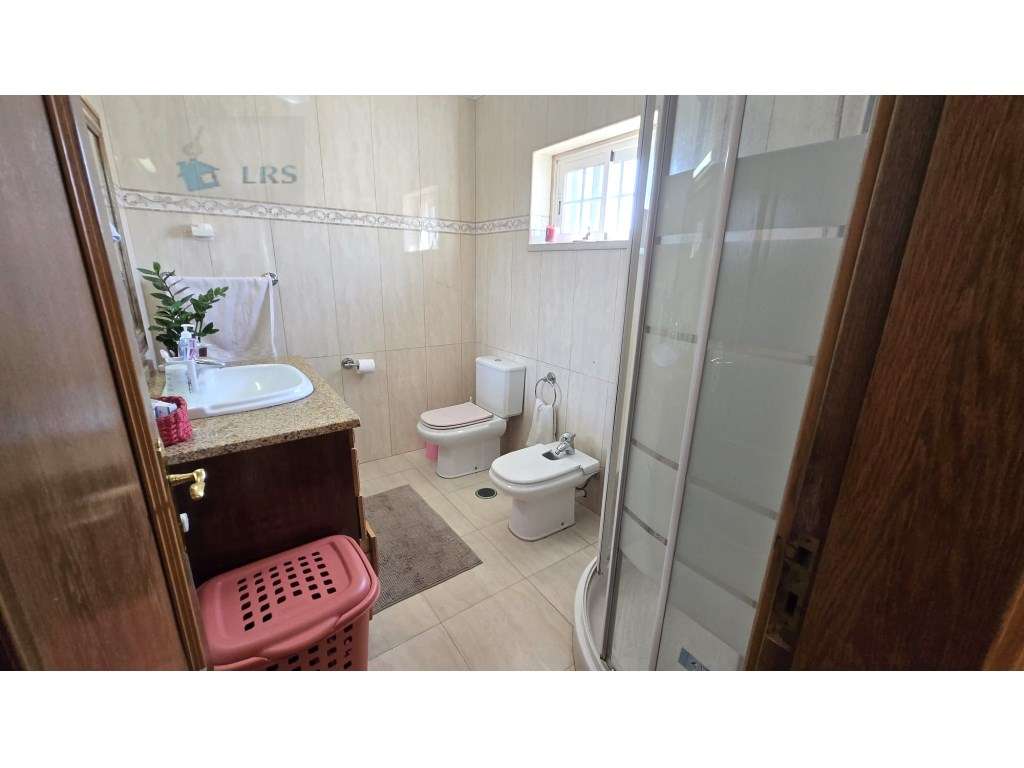 Moradia em Alcoitão - Excelente Oportunidade

Situada numa zona r...-27