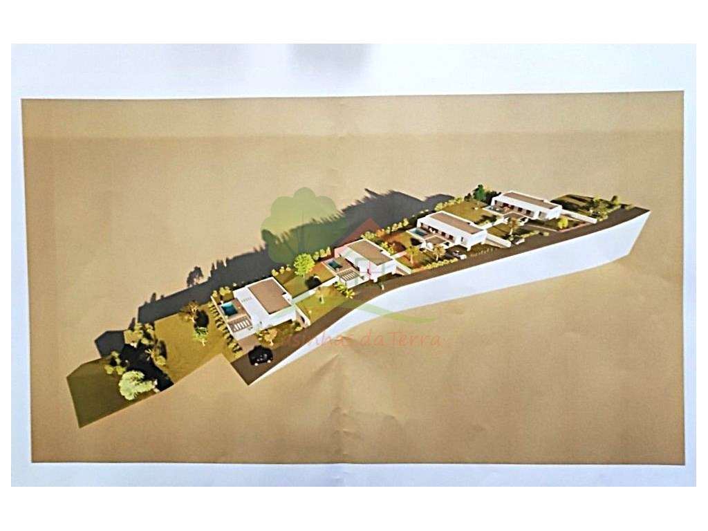 Terreno urbano para construção de 4 moradias com PIP-8