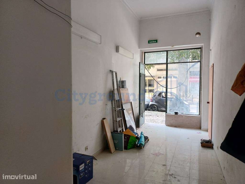 Excelente prédio renovado, de 10 fracções, em Benfica-35