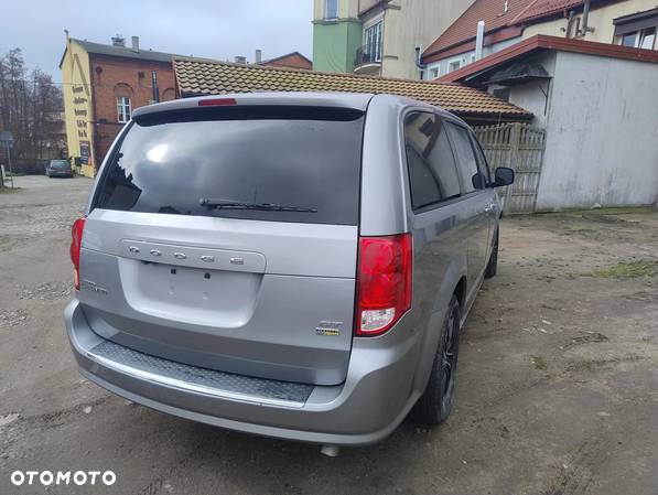 Dodge Grand Caravan - 4