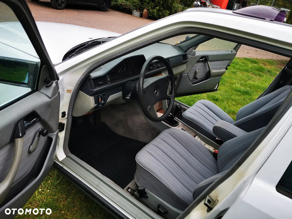 Mercedes-Benz W124 (1984-1993) - 32