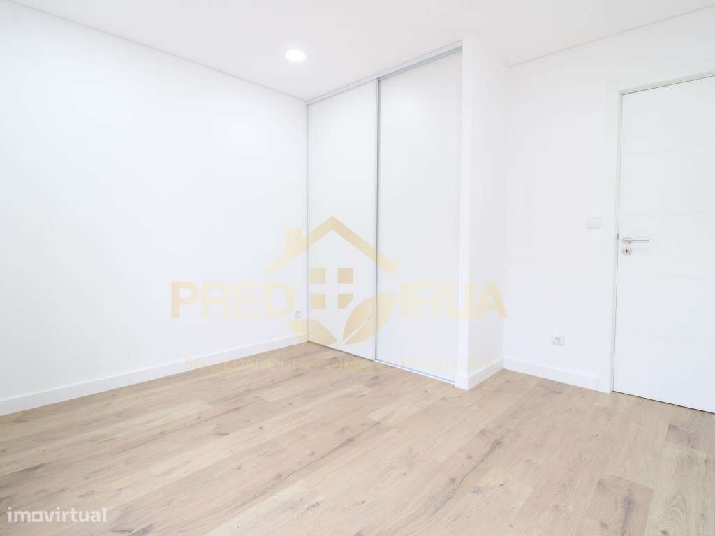 T2 renovado centro da cidade do Porto - Grande imagem: 2/8