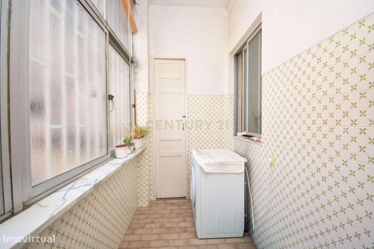 Apartamento T3 com Elevador, no Areeiro | Av. Roma| Campo Pequeno - Li-17