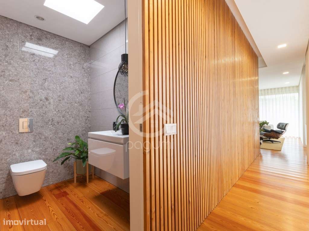 Moradia Contemporânea | 1.470 m² | A 1 Minuto da A4-37