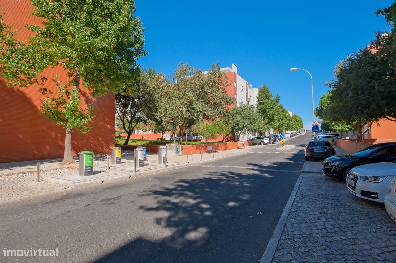 Vende-se T1 com garagem no Parque de São Domingos, em São Domingos de-26