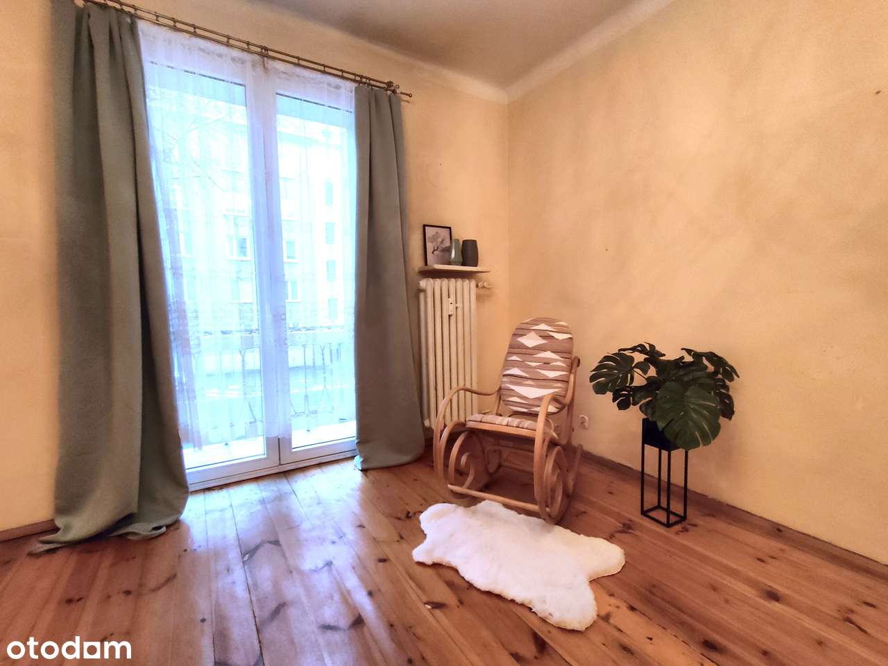 M3 na 1 piętrze w bloku z cegły obok Ronda Solidarności, do remontu - Pełny obrazek: 2/8