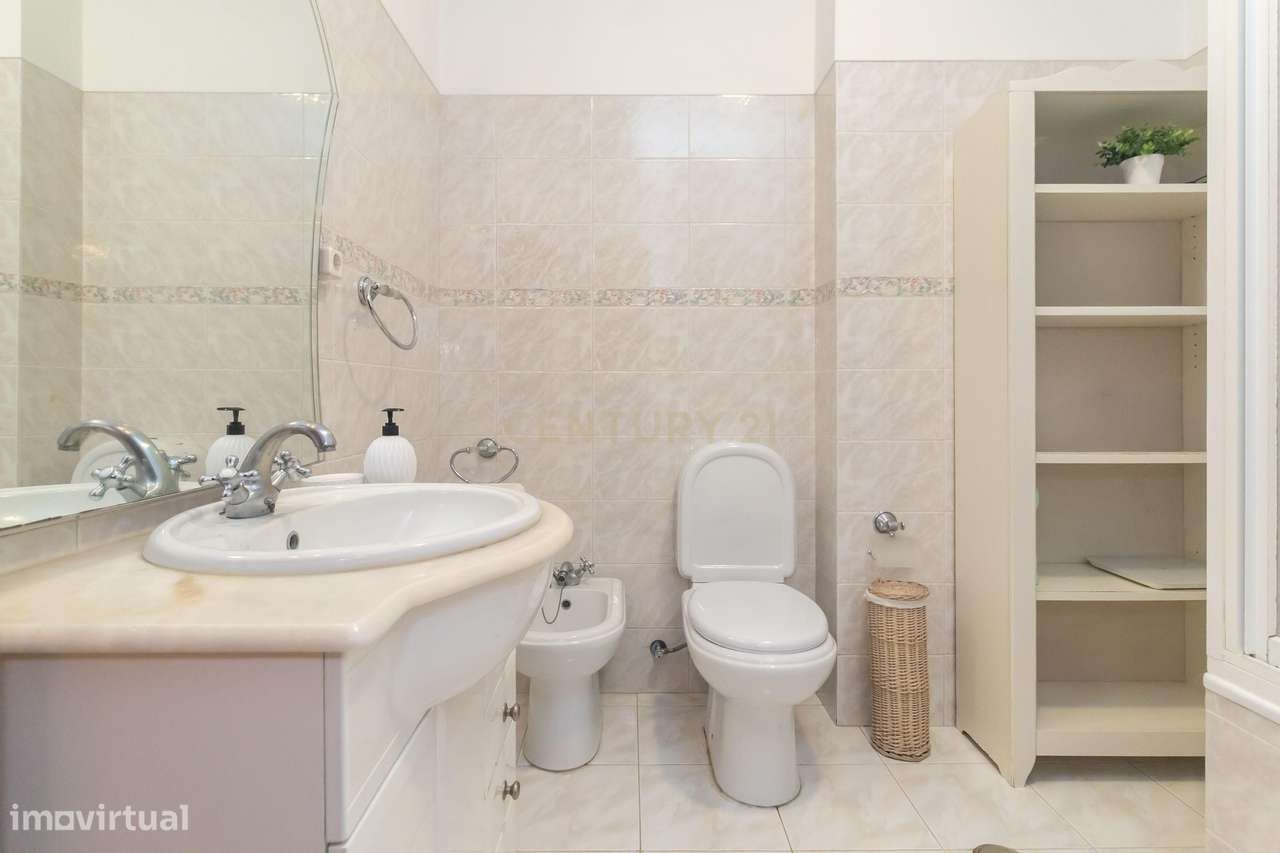 Apartamento T2 com Parqueamento, Elevador, Pronto a Habitar – Uma Opor-35
