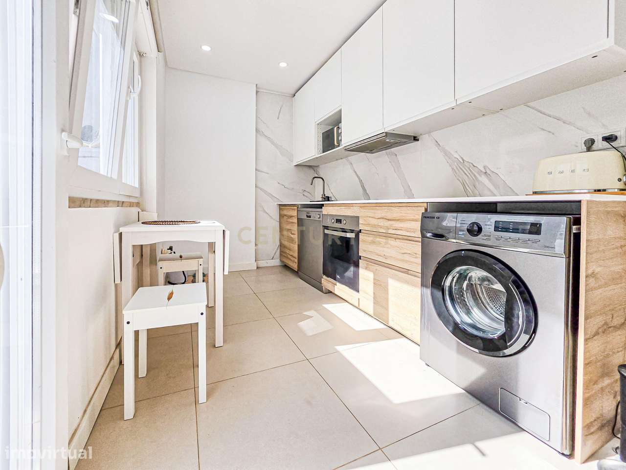 Apartamento Renovado com três Frentes em Verderena, Barreiro-8