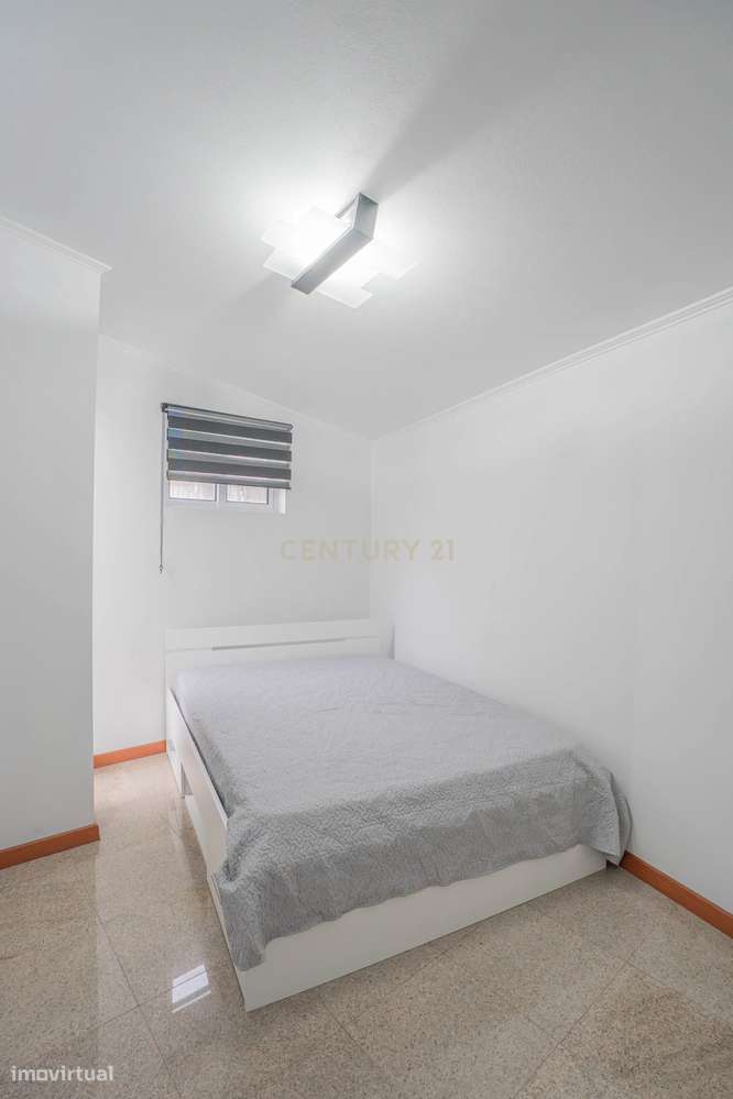 Oportunidade Única: T3 + T2 com Excelente Potencial-11