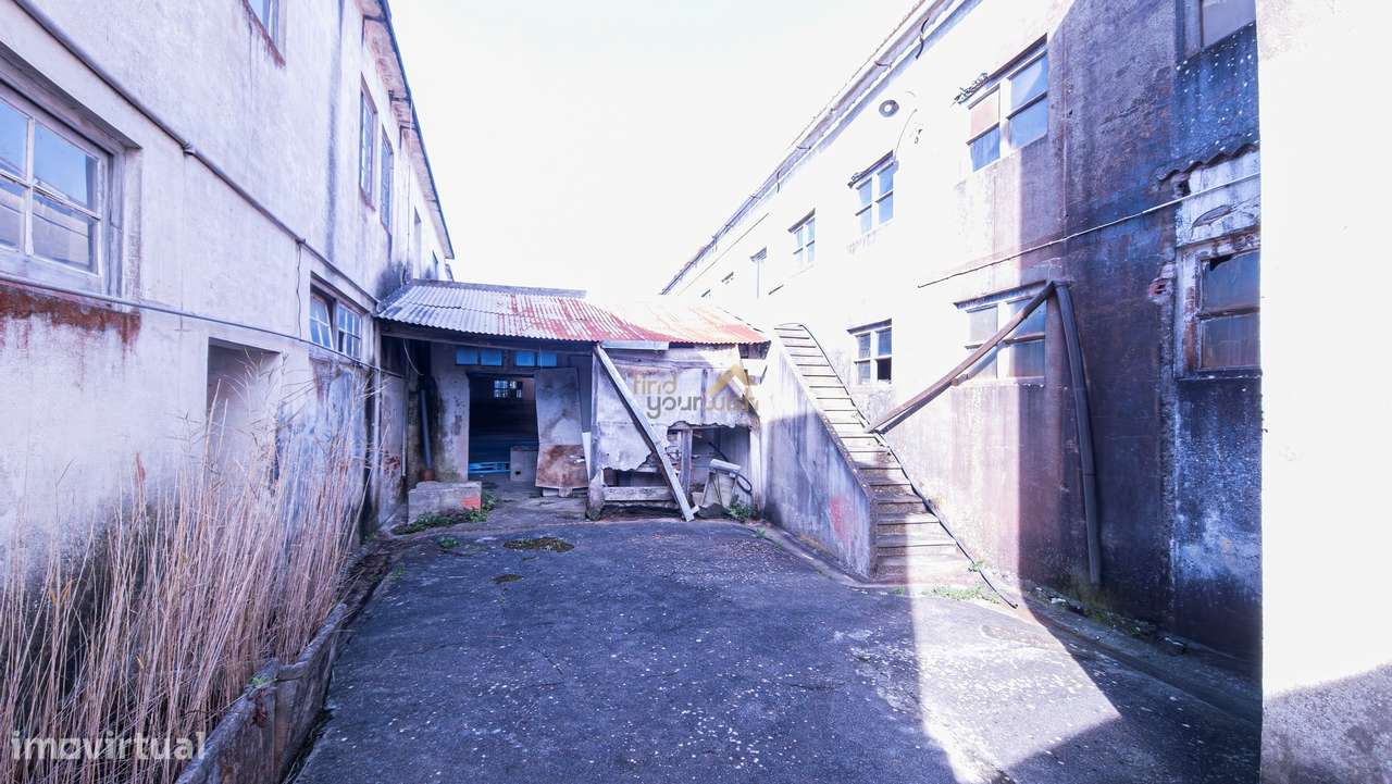 Armazém de cerâmica localizada no centro de Vestiaria.-33