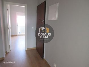 Apartamento T2 totalmente remodelado - Foros da Amora