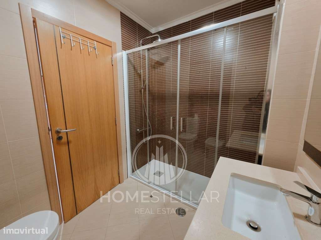 Apartamento T2 Atalaia com Arrecadação e Parqueamento-24