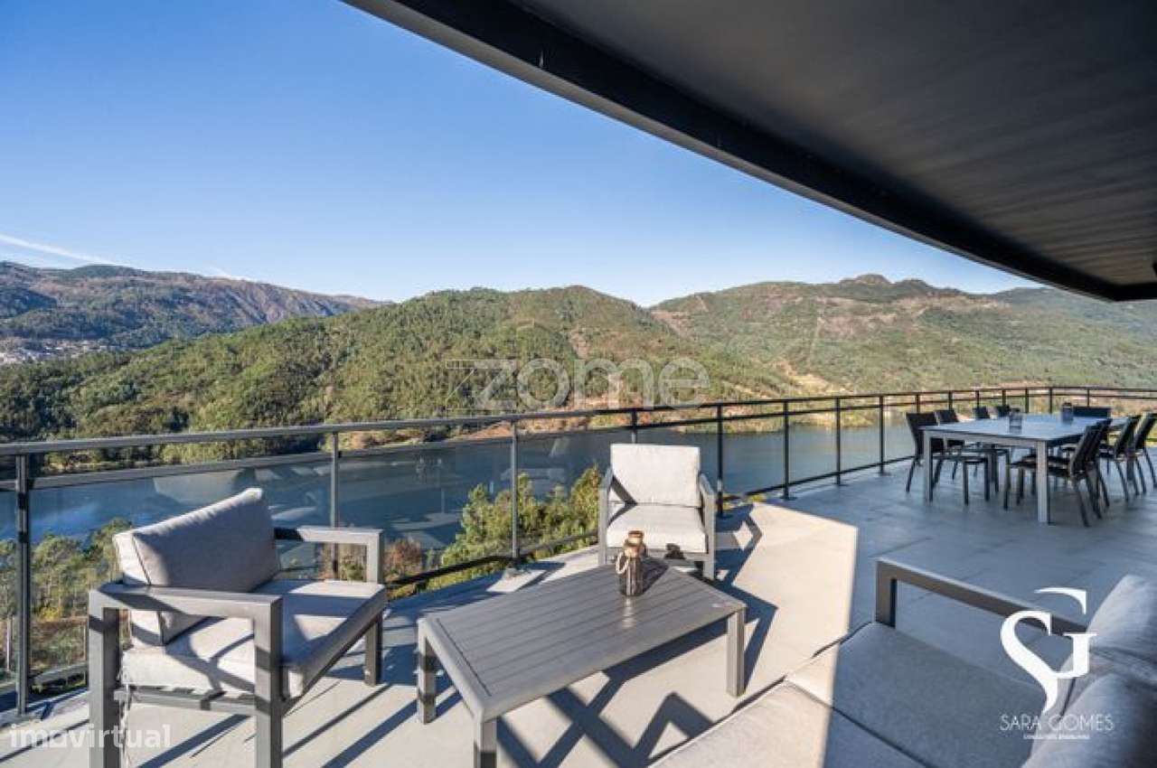 Luxuosa Moradia T4 com excelentes acabamentos no Gerês - Grande imagem: 5/59