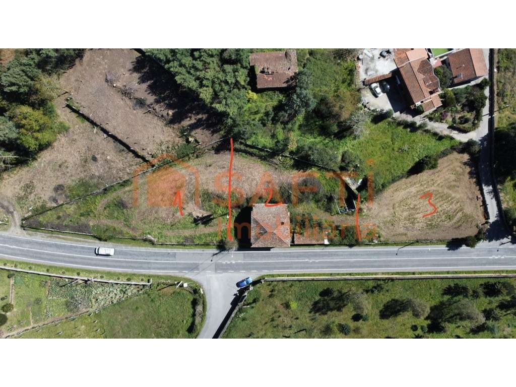 Moradia com Terrenos - Grande imagem: 2/3