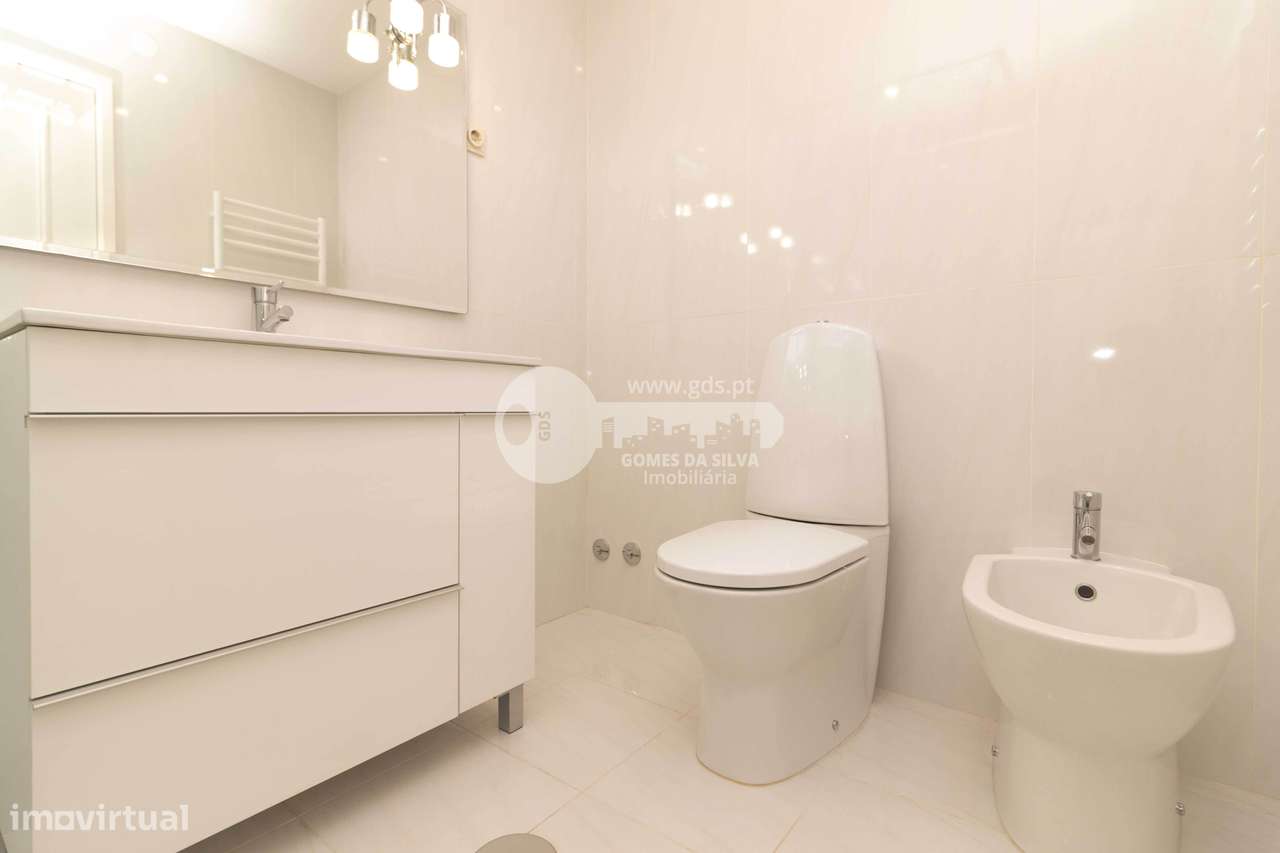 Apartamento T3 c/ lugar de garagem - Edifício do Galo-26