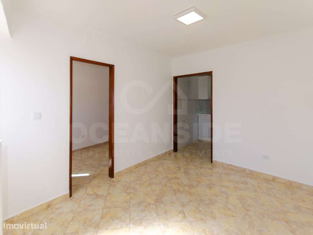 Moradia térrea no centro de Porto Salvo - Grande imagem: 5/22