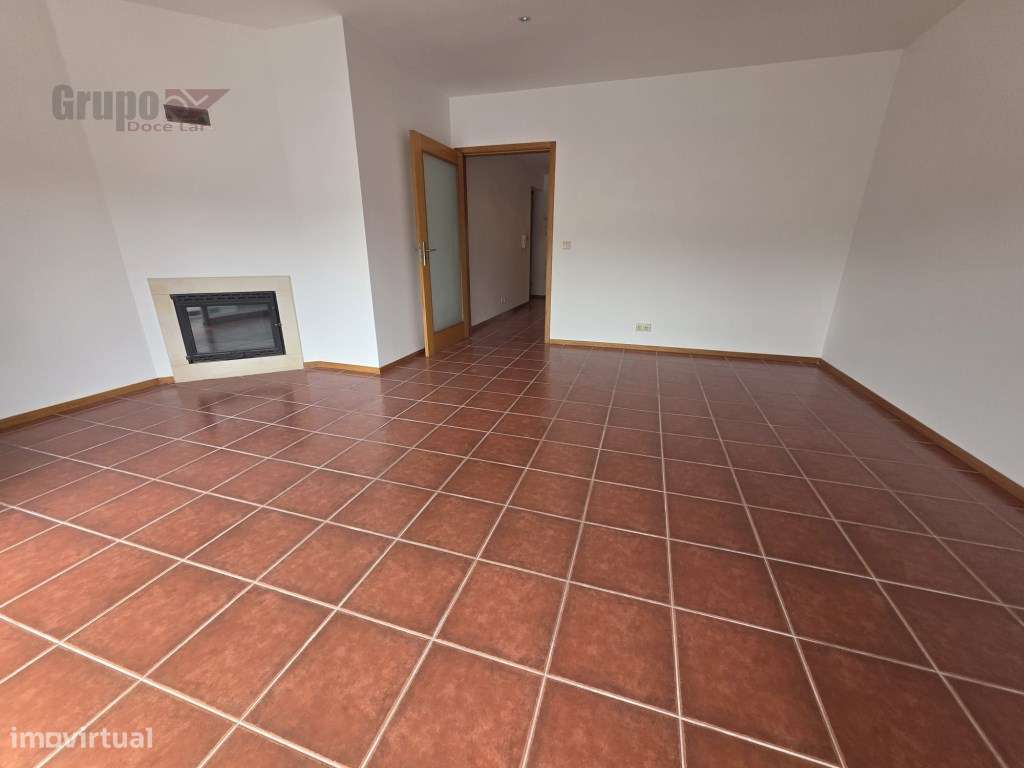 Moderno Apart. T2 com Garagem Box, Varanda Panorâmica e Lareira em ...-6