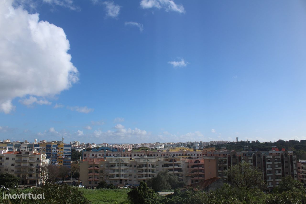 Lisboa Sul Almada 5 assoalhadas a 15 minutos do centro de Lisboa