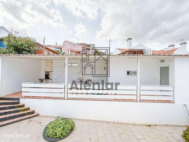 Moradia Espaçosa e Bem Localizada no Centro de Alenquer-23
