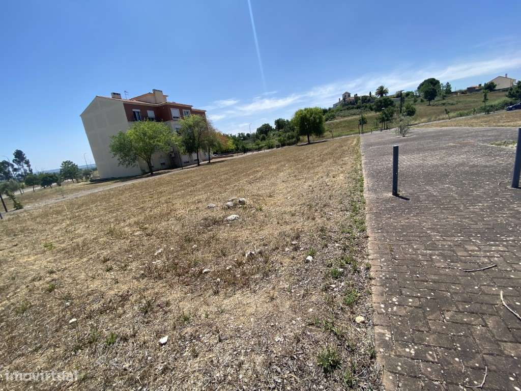 Lote de Terreno para construção de 8 fogos - Grande imagem: 2/16