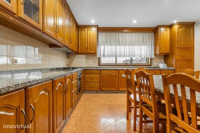 Moradia geminada T4 em Azurém - Grande imagem: 2/26