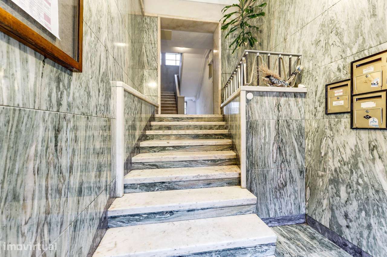 Apartamento T4 em Algés, Oeiras - Oportunidade Única! - Grande imagem: 3/34