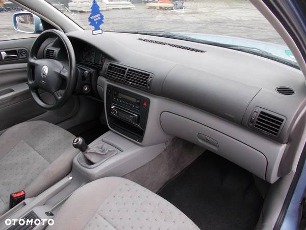 Volkswagen Passat 1.8 Trendline - 12