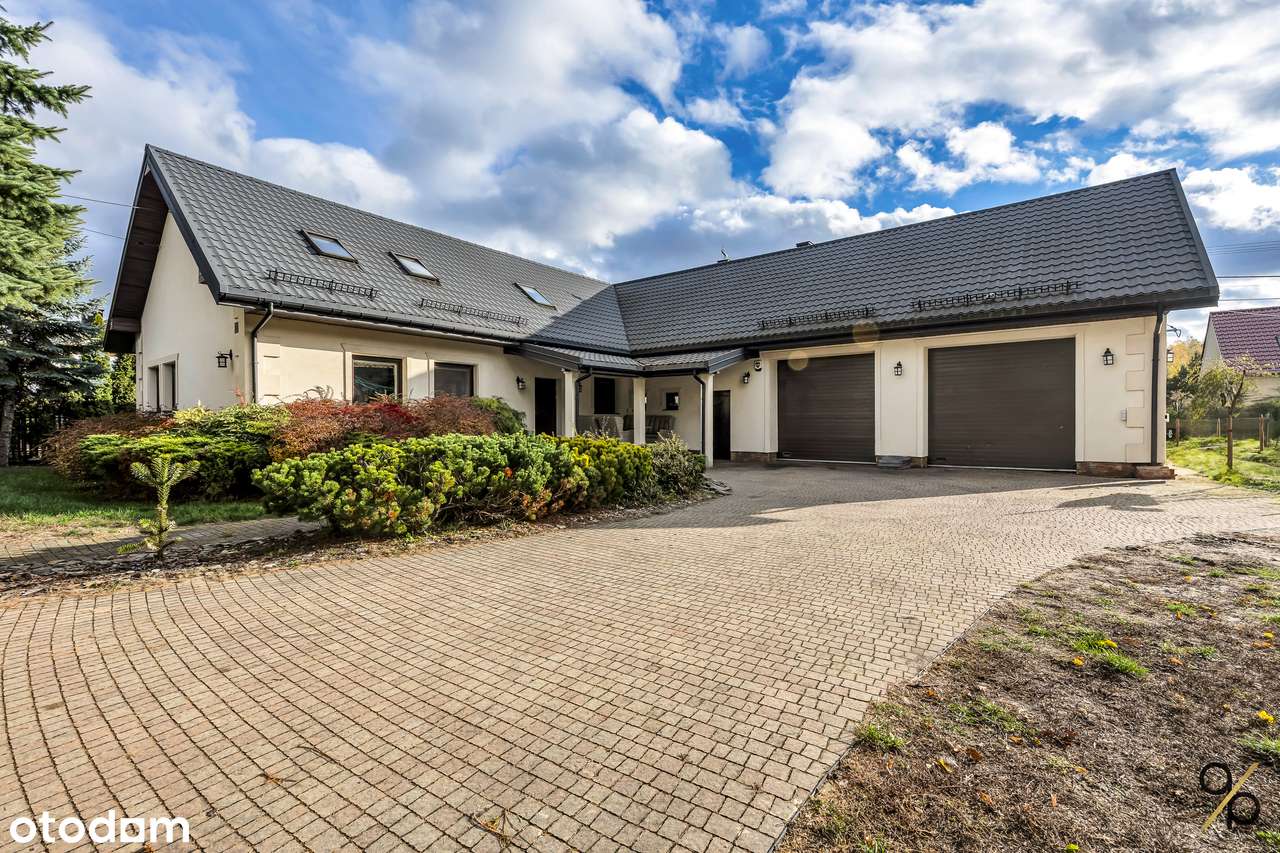 Przestronny dom przy lesie z 2 garażami i użytkowym poddaszem-13
